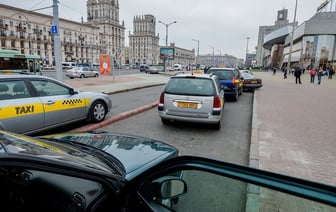 Бежать за разменом или оставить на чай? Юристы объяснили, что делать белорусам, если у водителя такси нет сдачи — Полезно