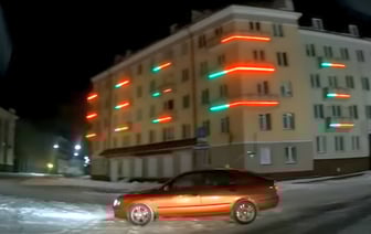 Палкой по стеклу. В Гродно гаишники необычным образом задержали таксиста — Видео