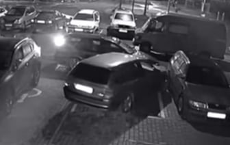 Подросток взял ключи от автомобиля отца и совершил ДТП. Это попало на видео