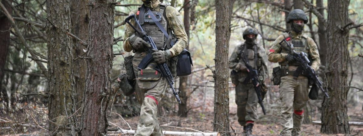 Жителей Брестчины предупредили о военной технике на дорогах и запретили ходить в лес в одном районе — Фото