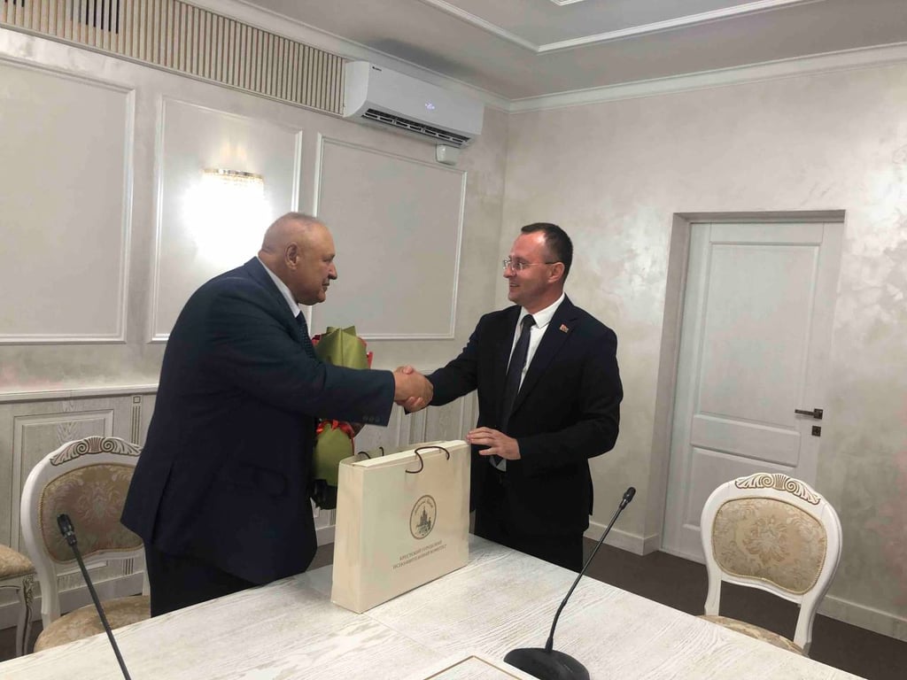 Экс-главу Бреста поздравили с 75-летием