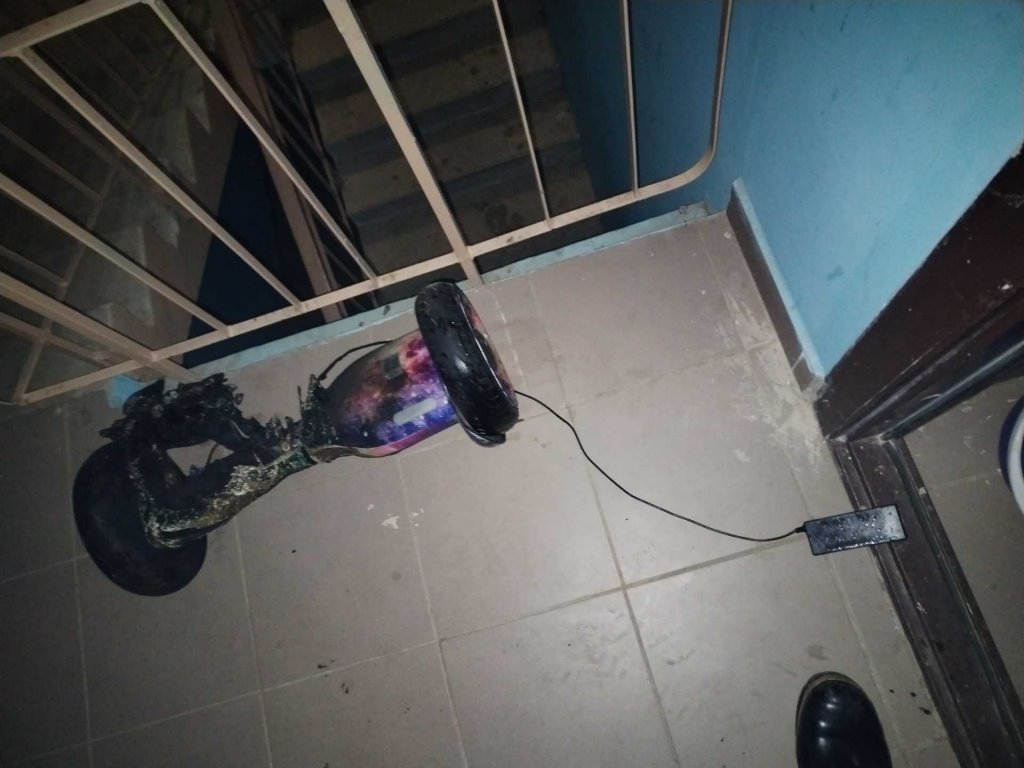 Под Могилевом включенный в сеть гироскутер загорелся в комнате ребенка