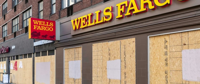 Сотрудник Wells Fargo умер за рабочим столом, тело оставалось незамеченным в течение четырех дней.