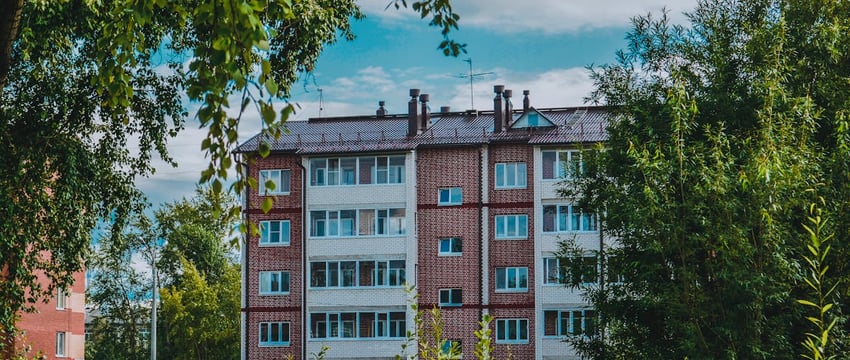 Белорус продавал вещи из съемной квартиры, чтобы платить за ее аренду — в ход пошли телевизор, микроволновка, роутер, фен и утюг