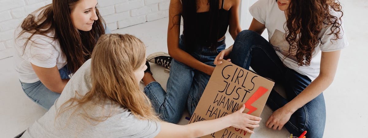 В Гамбурге более 16 тысяч человек вышли на митинг против АдГ
