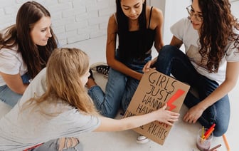 В Гамбурге более 16 тысяч человек вышли на митинг против АдГ