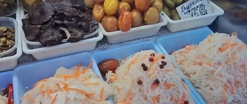Кому сто грамм икры за 300 рублей? Что почём на Комаровке перед Новым годом