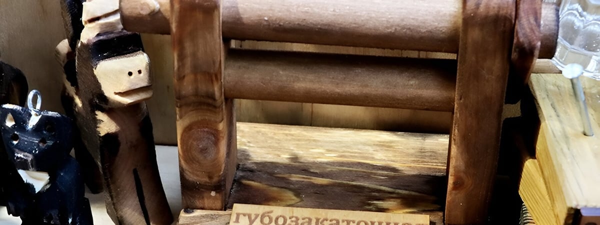 На ярмарке в Минске на продажу выставили губозакаточную машинку. Почем? — Фото