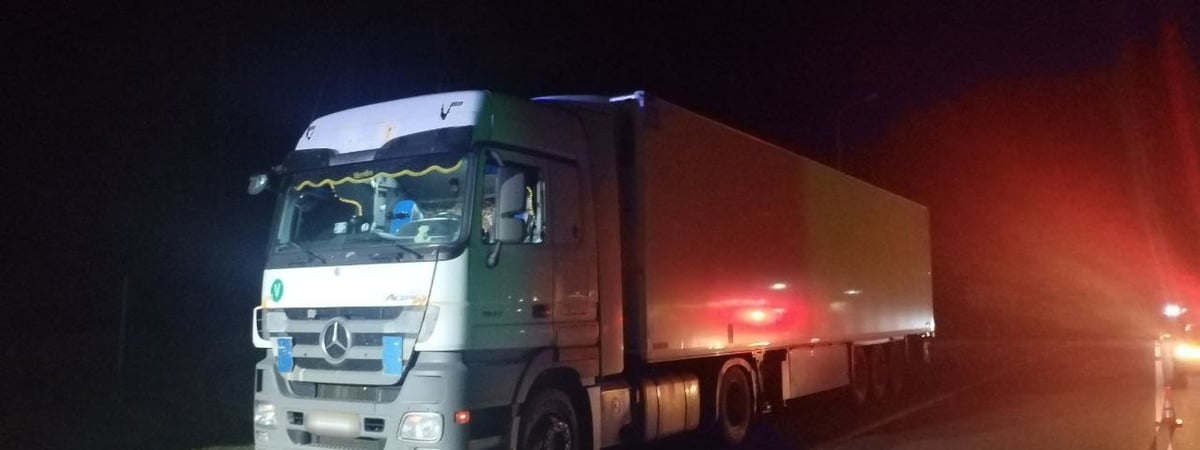 На дороге Гродно-Минск лежал мужчина — его переехала фура