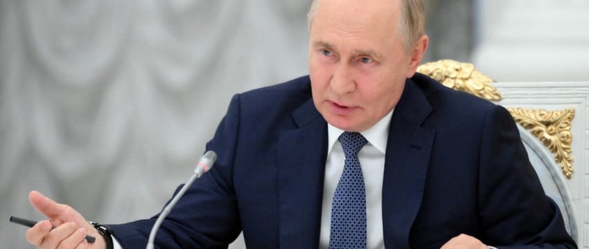 Путин приказывает армии "вытеснить" Украину после наземного вторжения в Киев.