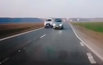 «Пришлось тормозить, уходить правее» – Белорус едва избежал лобового и объявил розыск опасного водителя — Видео