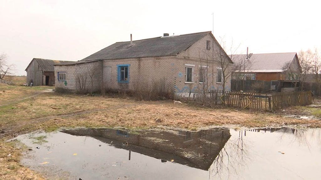 В Могилевской области всю ночь искали подростков. Они прятались в сарае, чтобы вернуться к биологической маме