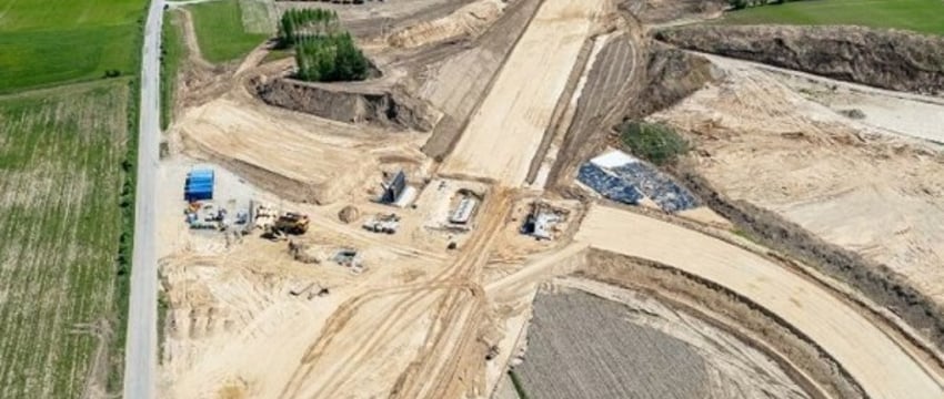 Поляки показали строительство дороги в сторону Беларуси