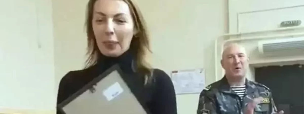 Опубликовали разговоры жены командира минского ОМОНа Балабы, в которых она рассказывает о трех любовниках. Среди них певец Алехно