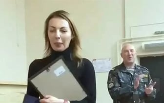 Опубликовали разговоры жены командира минского ОМОНа Балабы, в которых она рассказывает о трех любовниках. Среди них певец Алехно