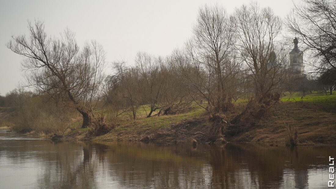Белоруска восстанавливает родовое гнездо в глухой деревне у реки