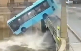 Увеличение числа погибших при падении автобуса в реку в Петербурге