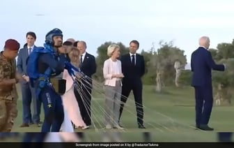 Смотрите: Байден уходит перед фотографией G7, Премьер-Министр Италии провожает Его обратно