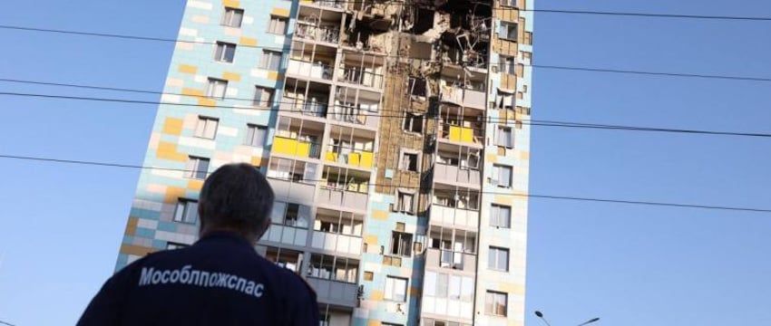 Атаку дронов на регионы РФ террористической деятельностью назвала Захарова