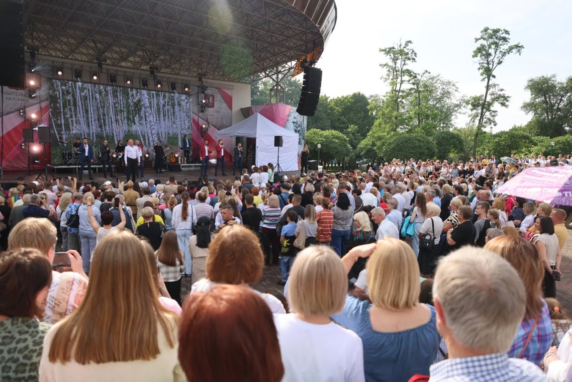 Хор Турецкого исполнил «Песни Победы» в Бресте