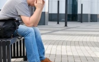 Продал машину и одолжил у супруги. Белорус потерял на «бирже» 98 тысяч рублей