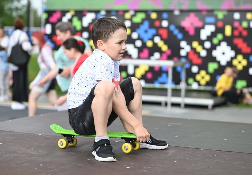 Около 200 гостей фестиваля «Вытокі» украсили скейт-роллер парк в Пружанах