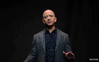 Джефф Безос высоко оценил "Изящество и Мужество" Дональда Трампа после попытки покушения