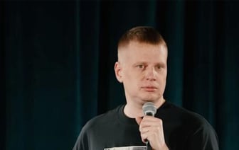 Стендап-комик Комиссаренко признан экстремистом в Беларуси