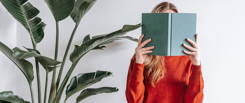 В TikTok расходится видео с купанием аиста в озере. Ролик собирает и просмотры, и позитивные комментарии