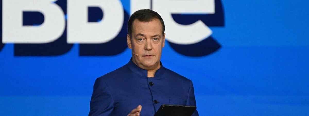 «Украина — это, безусловно, Россия» — Медведев заявил, что среди властей Украины «нет людей» — Видео