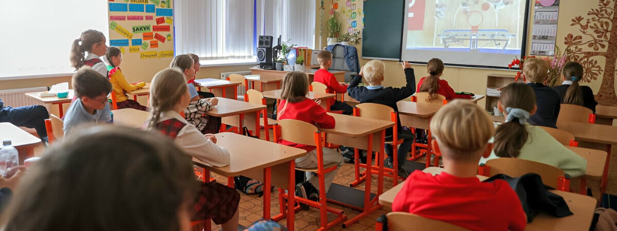 «Дети растут разделенными» – Министр образования Литвы предложил закрыть русские школы