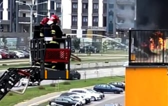 В минской высотке пожарные тушили унитаз на балконе. Эпичное видео