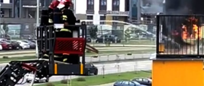В минской высотке пожарные тушили унитаз на балконе. Эпичное видео