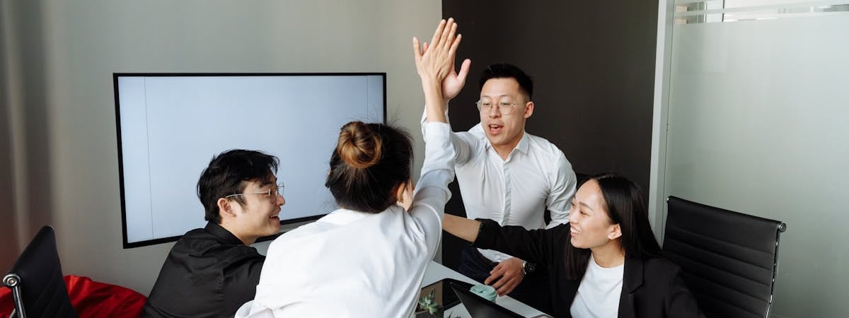 Человекоподобного робота с искусственным интеллектом представили в Китае