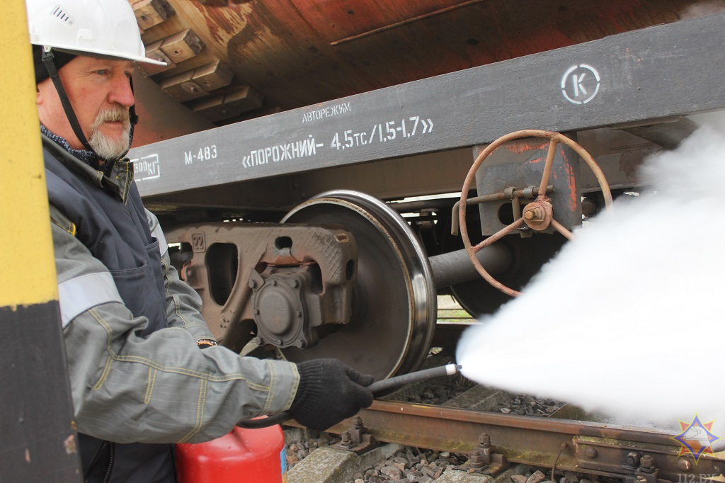 Спасатели в Бресте провели учения на складе нефтепродуктов