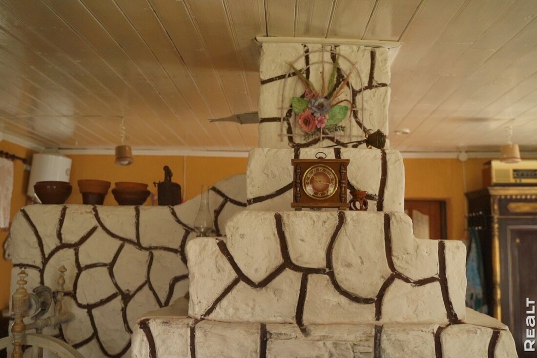 Белоруска восстанавливает родовое гнездо в глухой деревне у реки