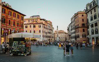 Итальянская финансовая группа UniCredit ускоренно готовится уйти с российского рынка