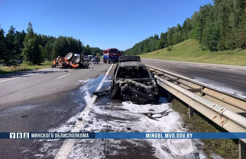 Страшное ДТП с трактором и легковушкой под Минском