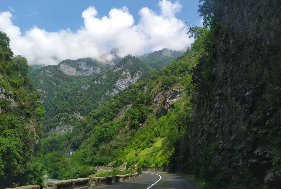 Стартуем из Бреста! 5200 км пути, пробки и коровы на дорогах – путешествие к морю в Абхазию на машине