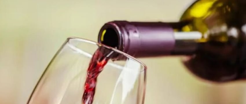 Врач рассказал, какой алкоголь меньше всего вредит желудку