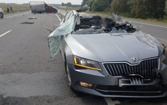 Смертельное ДТП в Беларуси: Skoda врезалась в автомобиль дорожной службы