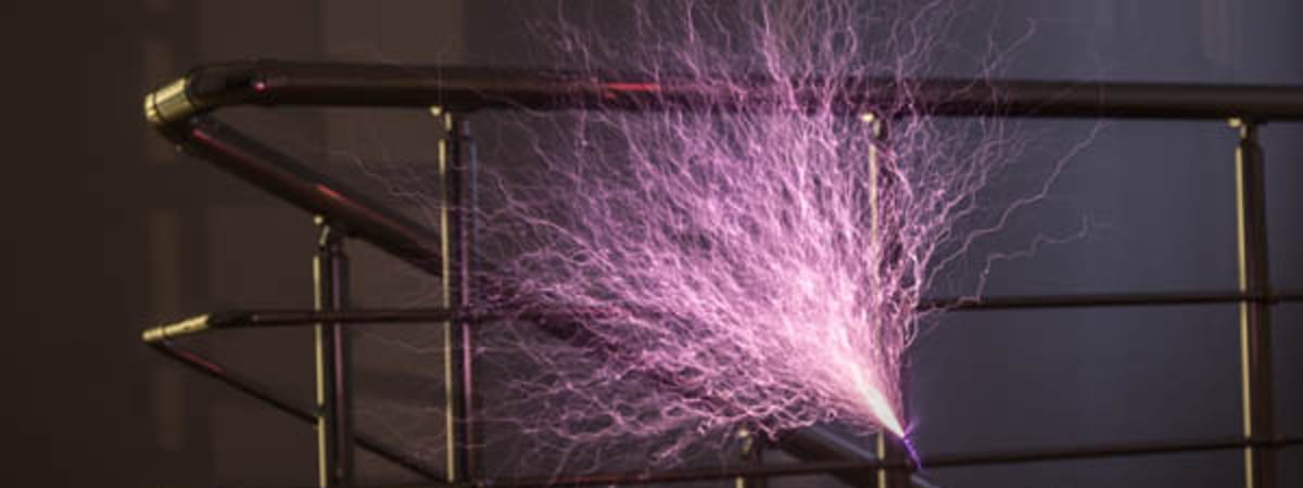 Молнии и свет от прикосновения — в Гродно пройдет Тесла-шоу