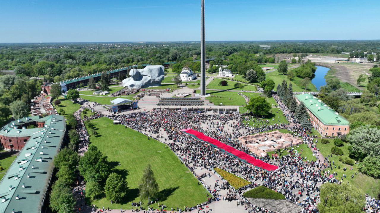 Около 60 тыс. человек приняли участие в митинге в Брестской крепости