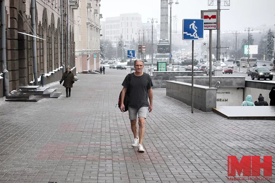 Почему белорус ходит по улице зимой в майке и шортах