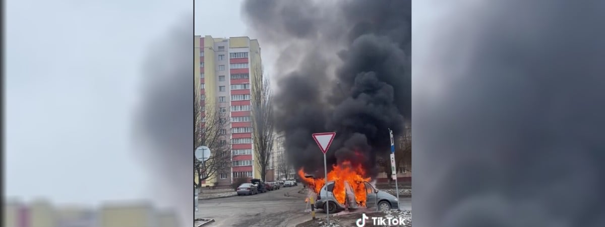 В Гомеле автомобиль горел открытым пламенем — Видео