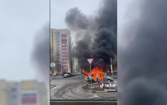 В Гомеле автомобиль горел открытым пламенем — Видео