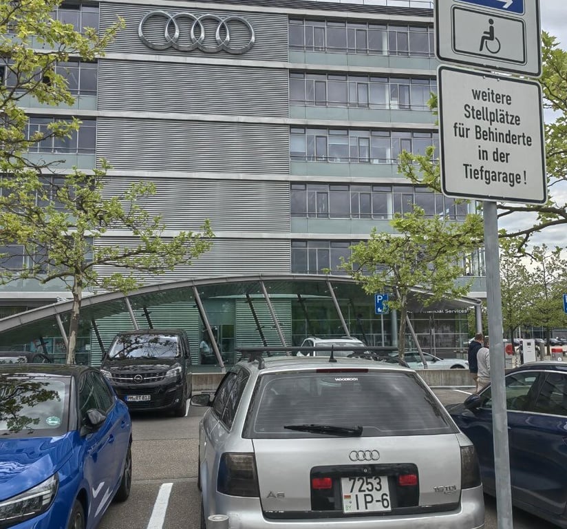 «В душе я чувствовал, что всё будет хорошо!» Белорусы на 24-летней Audi A6 отправились в тур по Европе