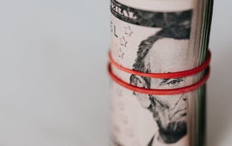 Белорусский рубль снизился к доллару 17 апреля на БВФБ