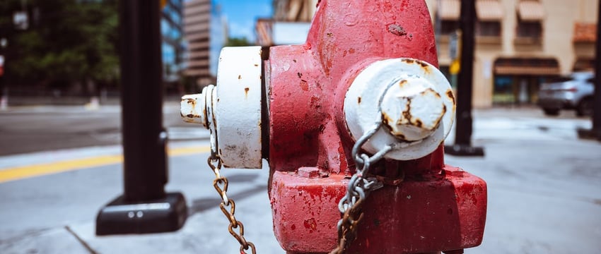 Сильный пожар на складе Wildberries в Петербурге