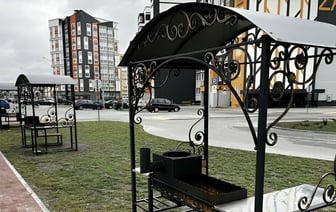«Сразу и опорник рядом открывать» – В Бресте у новых домов установили три больших мангала. Кто недоволен? — Видео